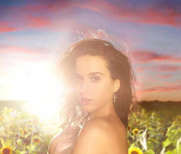 Buon compleanno Katy Perry! E' l'artista più suonata dalle radio italiane con "Roar"
