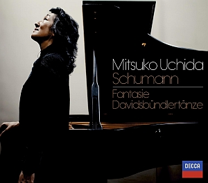Mitsuko Uchida registra le Davidsbündlertänze e la Fantasia di Schumann.