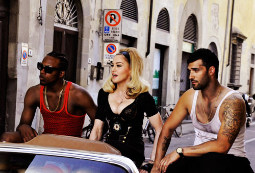 Madonna: online il nuovo video "Turn Up The Radio"