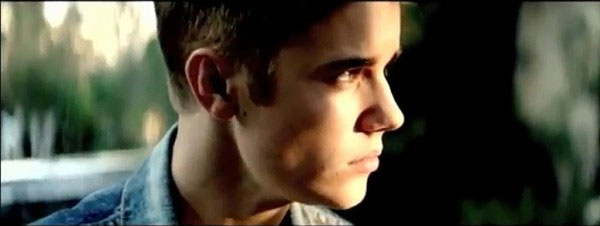 Justin Bieber: online il nuovo video "As Long As You Love Me"