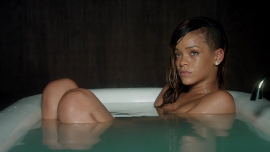 Rihanna: online il nuovo video "Stay"