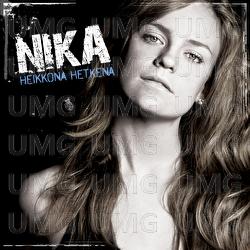 Heikkona hetken&auml; - Nika