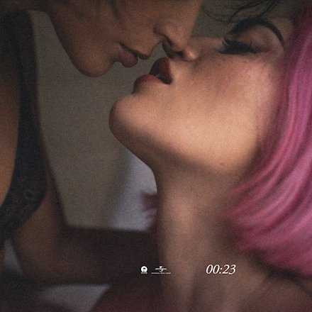 00:23 - Roshelle