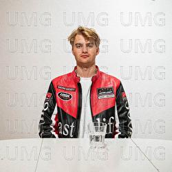 G&aring; P&aring; En Smellj - Hasselyra