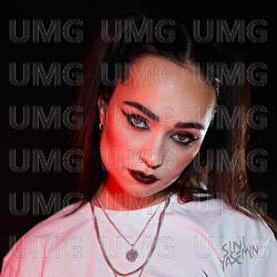 Poikayst&auml;v&auml; - SINI YASEMIN