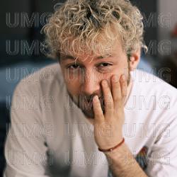 Close My Eyes - Jonasu