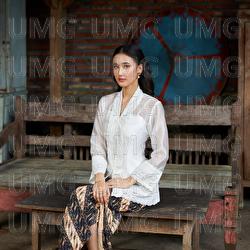 Bahagia Tanpaku - Keisya Levronka