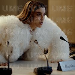 EPANO STO TRAPEZI - Marina Satti