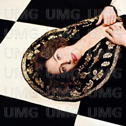 Monster - Lola Kirke