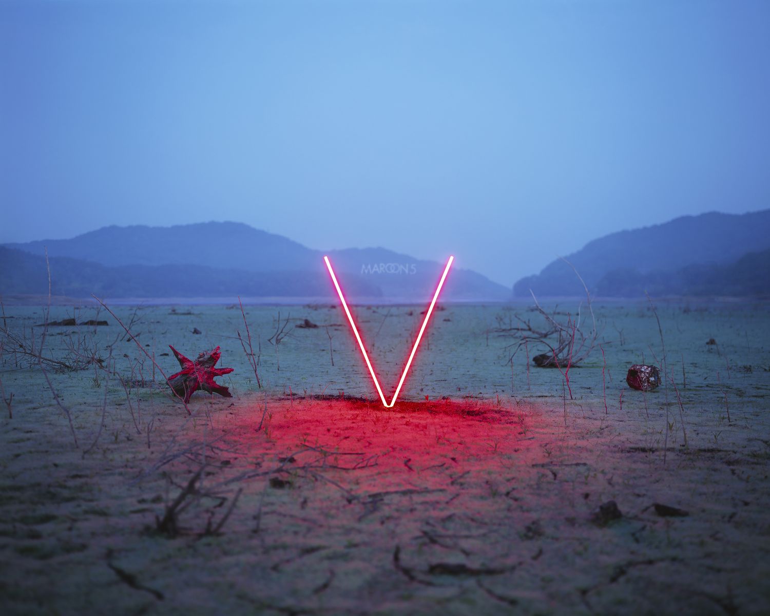 I Maroon 5 presentano la copertina e la tracklist di "V", il nuovo album in uscita il 2 settembre