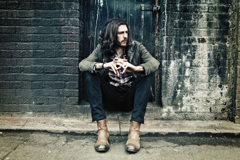 HOZIER per la terza settimana consecutiva al #1 posto della classifica italiana di vendita dei singoli con "TAKE ME TO CHURCH"