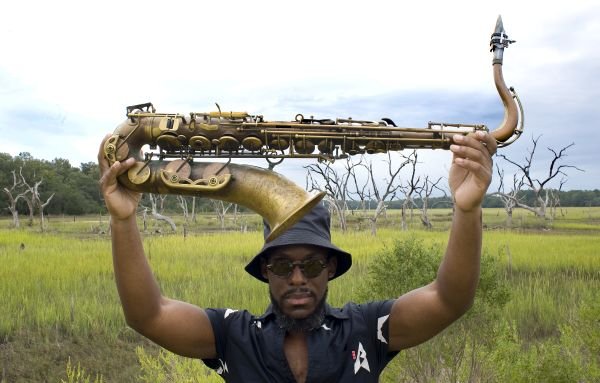 MARCUS STRICKLAND torna a pubblicare su Blue Note/Revive un nuovo, esplosivo album. Ascolta un brano!