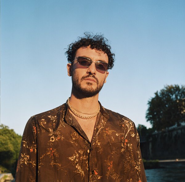Coraggio” è il titolo del nuovo album di Carl Brave