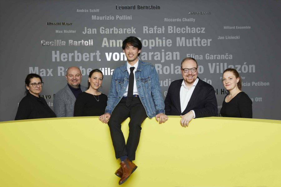 DEUTSCHE GRAMMOPHON FIRMA UN ACCORDO CON IL PIANISTA BRUCE LIU, VINCITORE DEL 18° CONCORSO CHOPIN