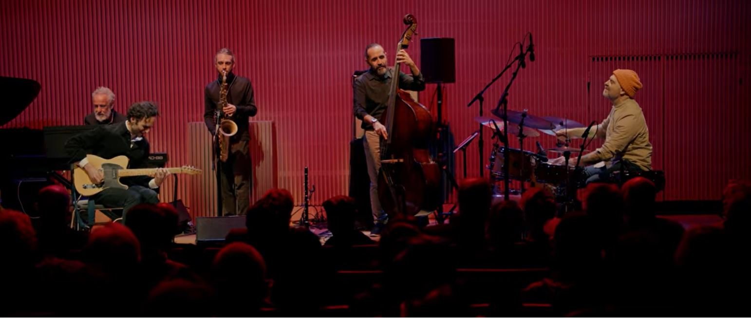 Un nuovo, straordinario video 'live' saluta l'uscita di "Speak to Me" di Julian Lage