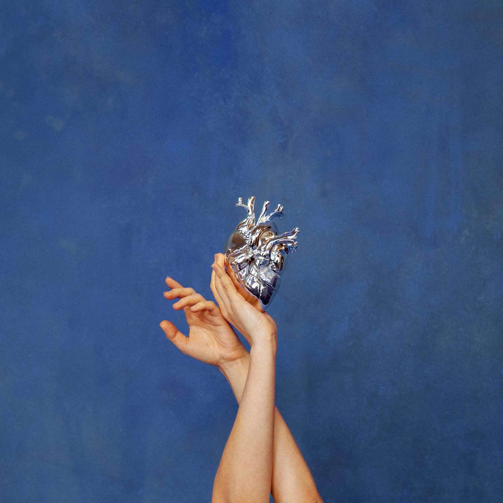 AURORA: FUORI OGGI IL NUOVO ALBUM "WHAT HAPPENED TO THE HEART?" E IL NUOVO SINGOLO "STARVATION"