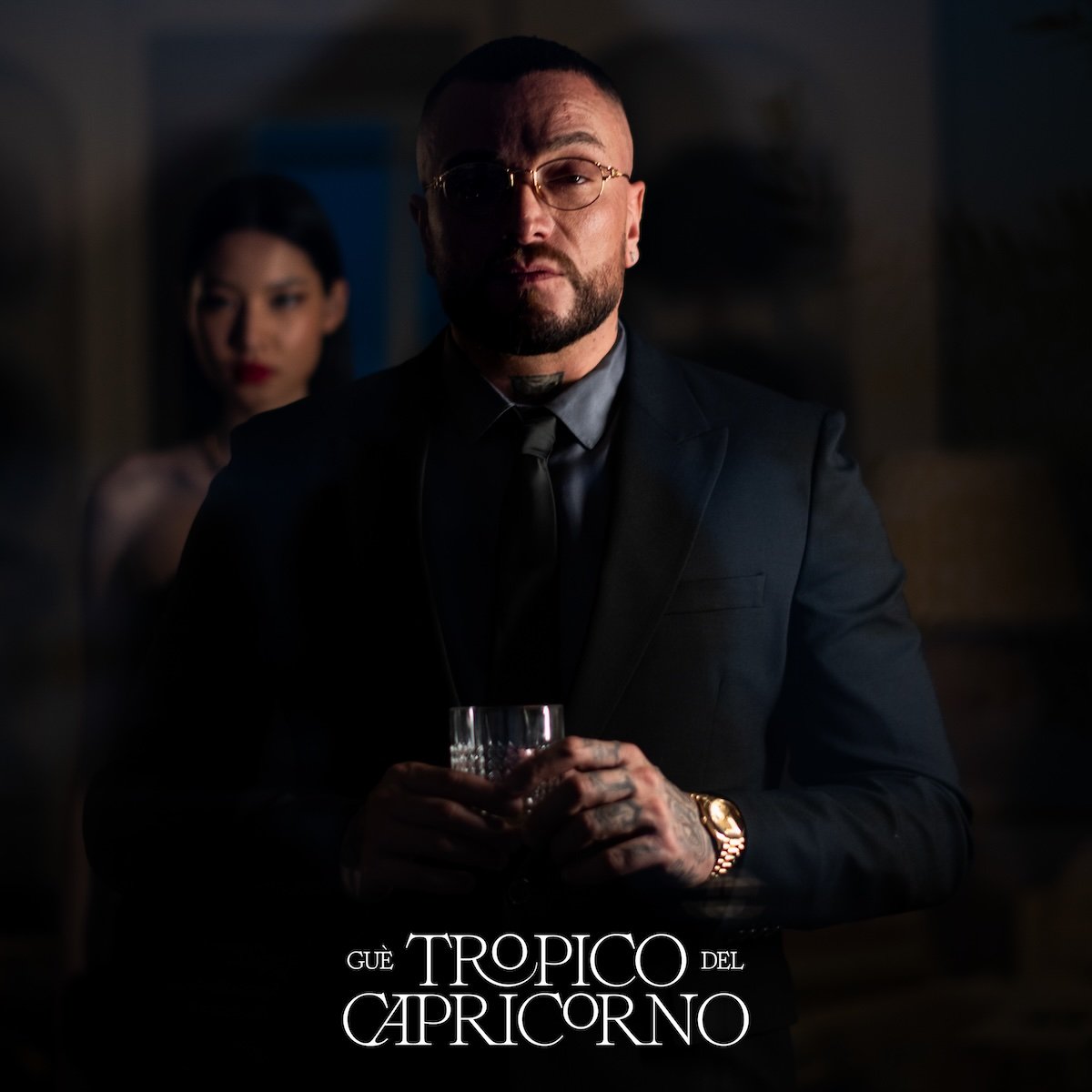 Guè è pronto a ridefinire il concetto di musica rap con il nuovo album “Tropico del Capricorno” in uscita il 10 gennaio 2025