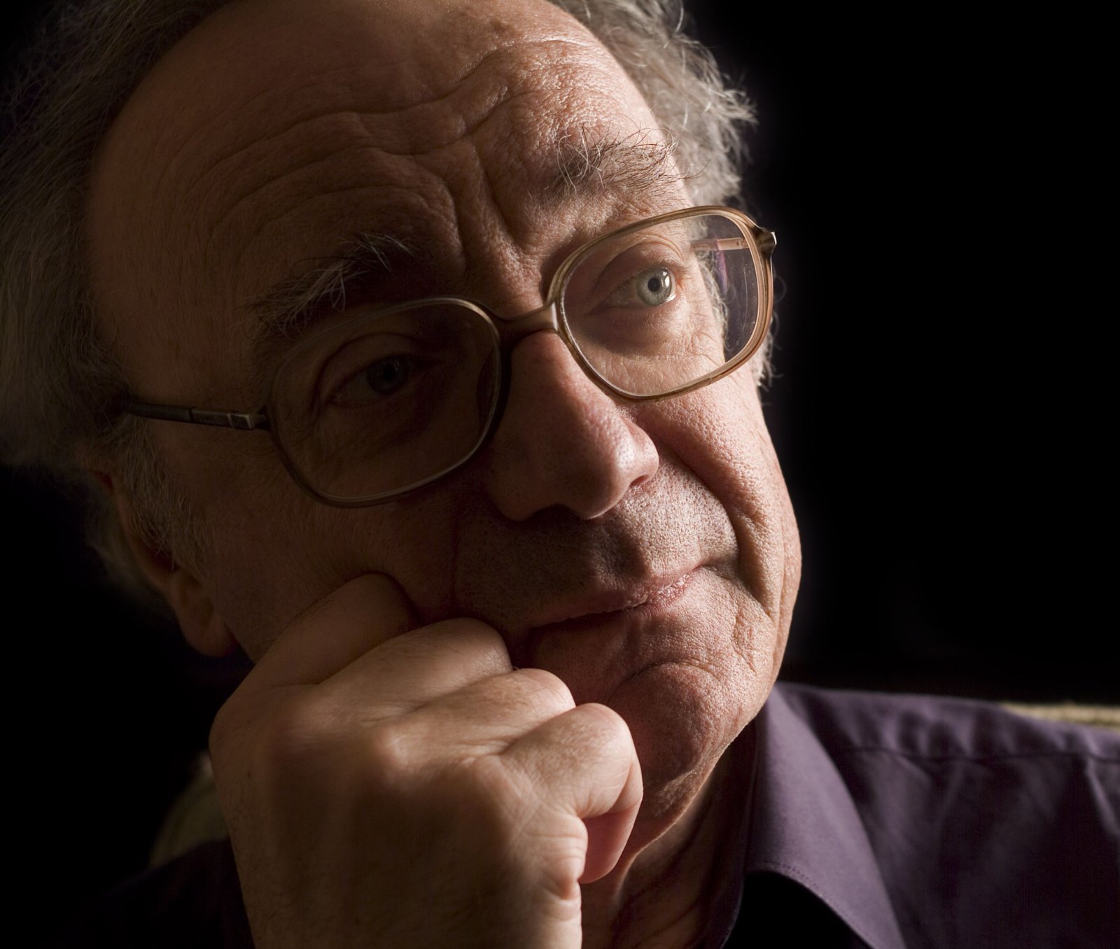 ALFRED BRENDEL: A 94 ANNI CI HA LASCIATO UNA GIGANTE DEL PIANOFORTE