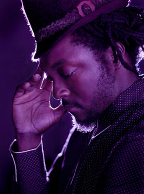 WILL.I.AM E NICOLE SCHERZINGER SUL PALCO DEGLI MTV EMA