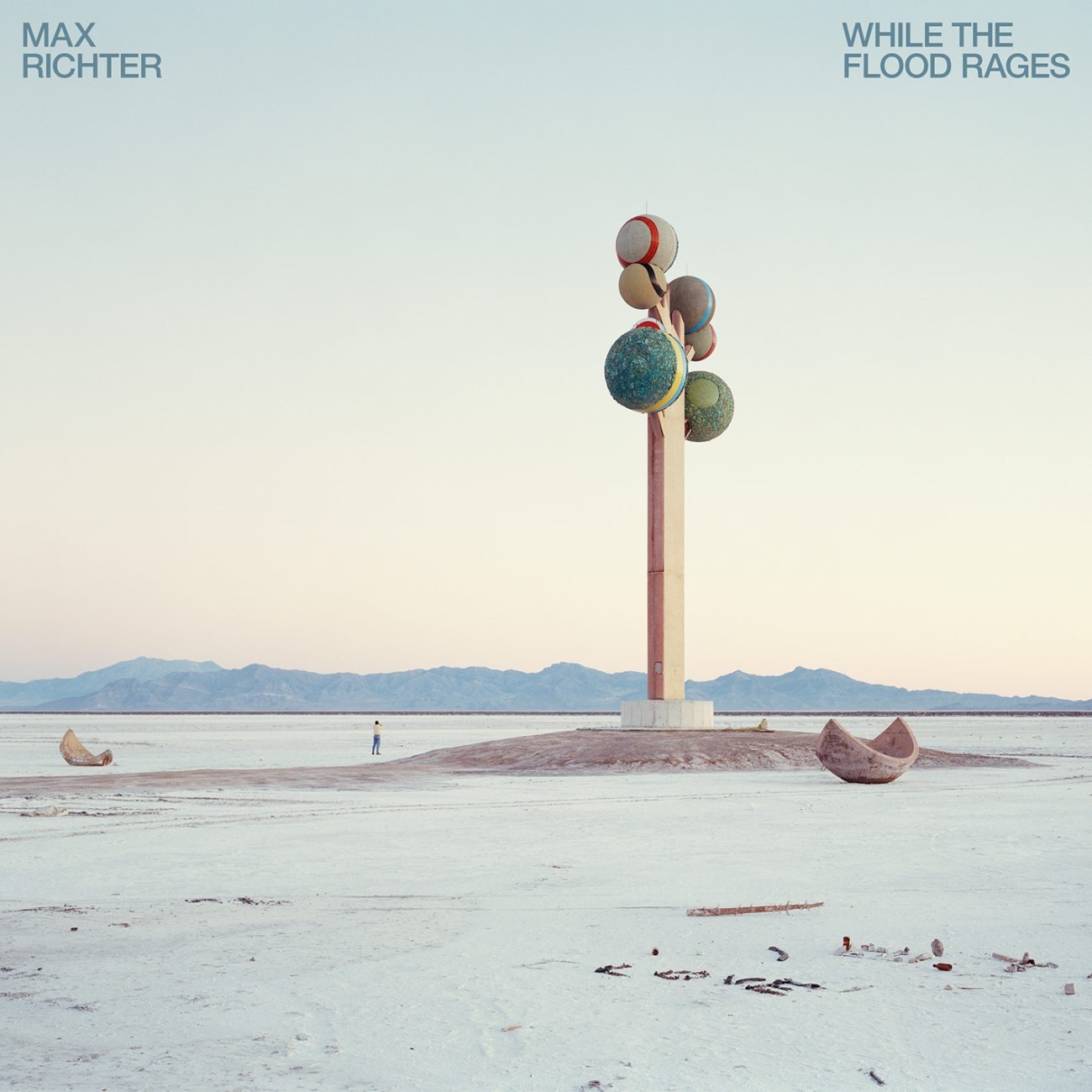 MAX RICHTER ANNUNCIA IL NUOVO ALBUM &ldquo;WHILE THE FLOOD RAGES&rdquo; IN USCITA IL 16 OTTOBRE 2026