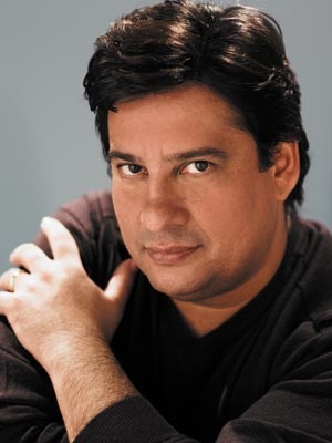 Il tenore Marcelo Alvarez firma per Decca