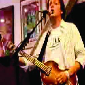 Ascolta la nuova versione di "I Saw Her Standing There" da AMOEBA'S SECRET di Paul McCartney!
