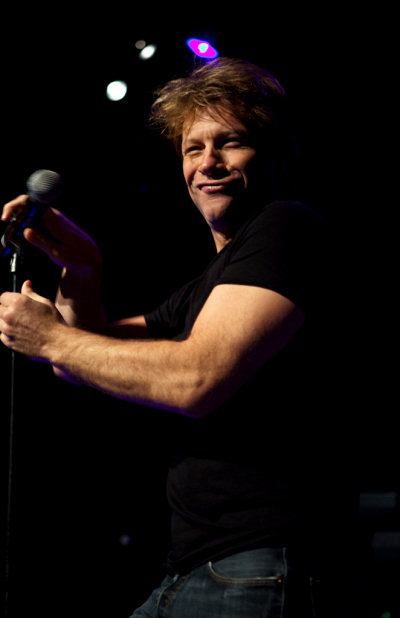 BON JOVI STUPISCE I FAN CON UN SECRET SHOW