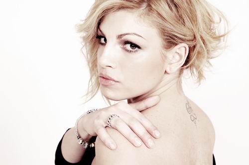 EMMA Il nuovo album "Oltre" da oggi in tutti in negozi, è già al primo posto degli album più venduti su iTunes