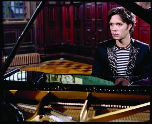 Rufus Wainwright: due novità in arrivo a fine Aprile.