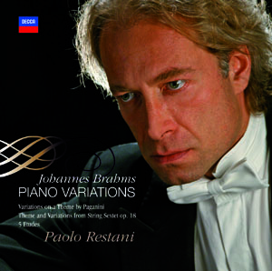 Applausi per Paolo Restani su Amadeus di Aprile.