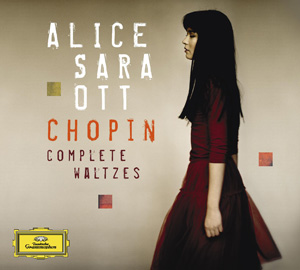L'integrale dei valzer di Chopin di Alice Sara Ott recensito su Amadeus di Aprile ottiene il massimo dei voti.