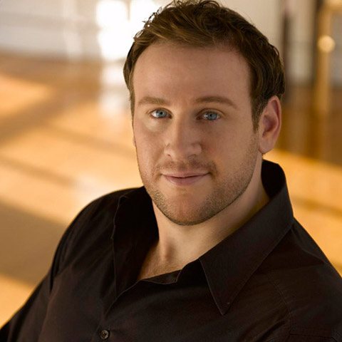 Il baritono Lucas Meachem firma in esclusiva con Universal Music Classical Management & Productions.