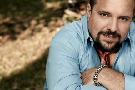 Esce  a fine settembre Sinners & Saints, nuovo disco latino di Raul Malo.