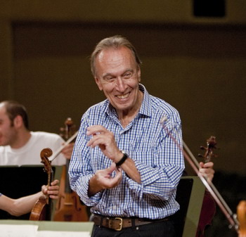 Oggi al Teatro Manzoni di Bologna Claudio Abbado con l'Orchestra Mozart ed Hélène Grimaud