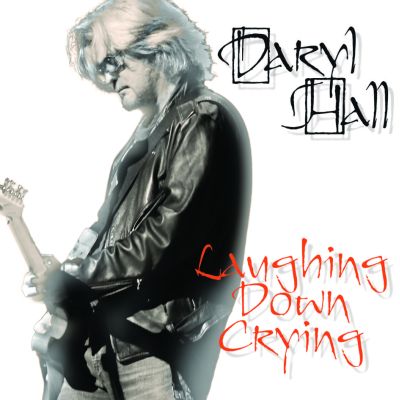 Il ritorno di Daryl Hall: guarda il video di "Talking to You" da LAUGHING DOWN CRYING
