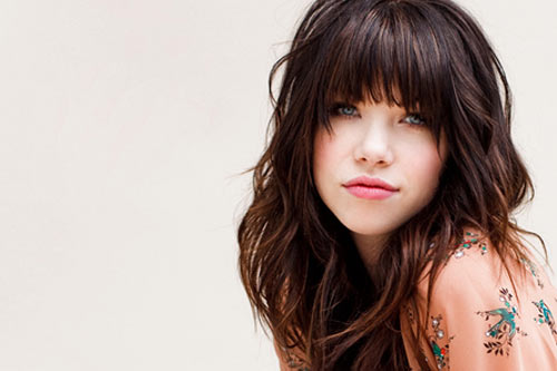 Carly Rae Jepsen annuncia l'album di debutto "Kiss"