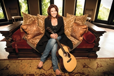 Domenica sera su RAI RADIO2 intervista a Rosanne Cash