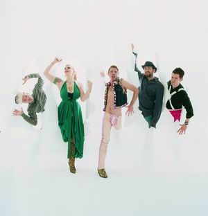 SCISSOR SISTERS IN TRIONFO AI BRIT AWARDS