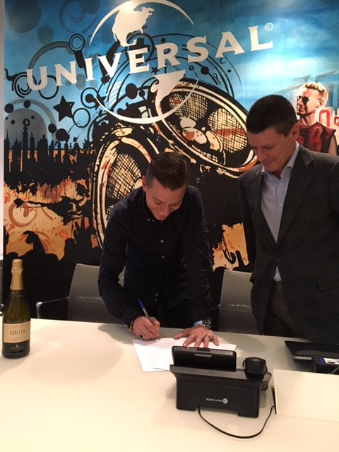 Matthew Lee firma per Universal Music Italia