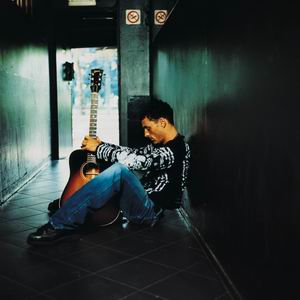 'Festa' Il nuovo album di studio di ALEX BRITTI